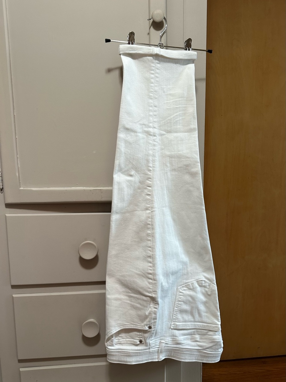 EVRI White Capri Jeans with Elastic Waistband